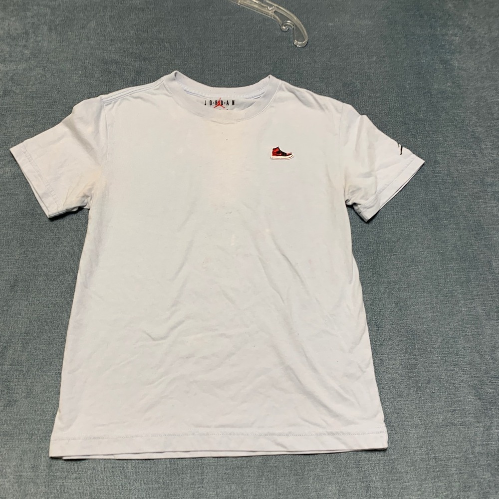 Air Jordan‎ T Shirt Boys Medium Off White Sneaker Patch Short Sleeve Crew Neck